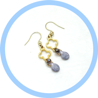 画像:クローバーとガラスのピアス