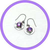 画像:クロスのピアス