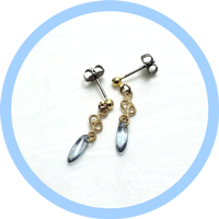 画像:波型コネクターとガラスのピアス