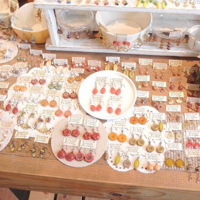 display '25年10月 (2)