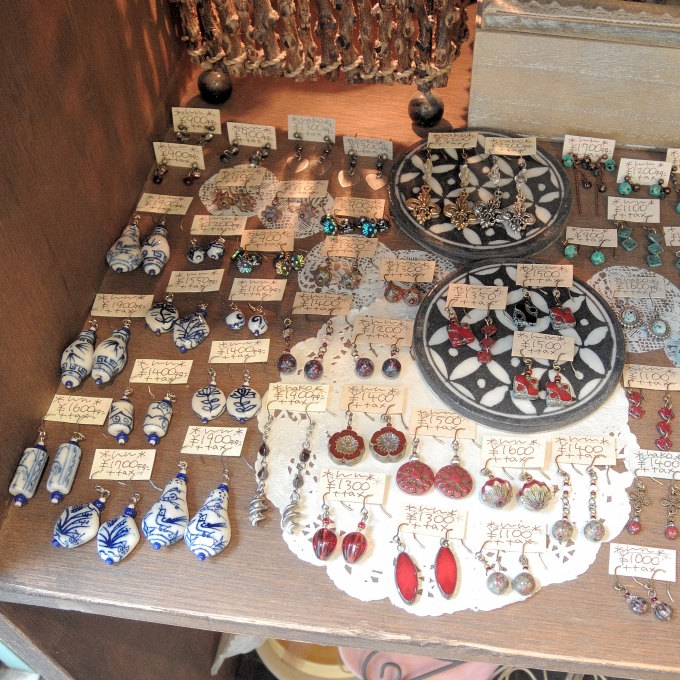 display '25年10月 (3)