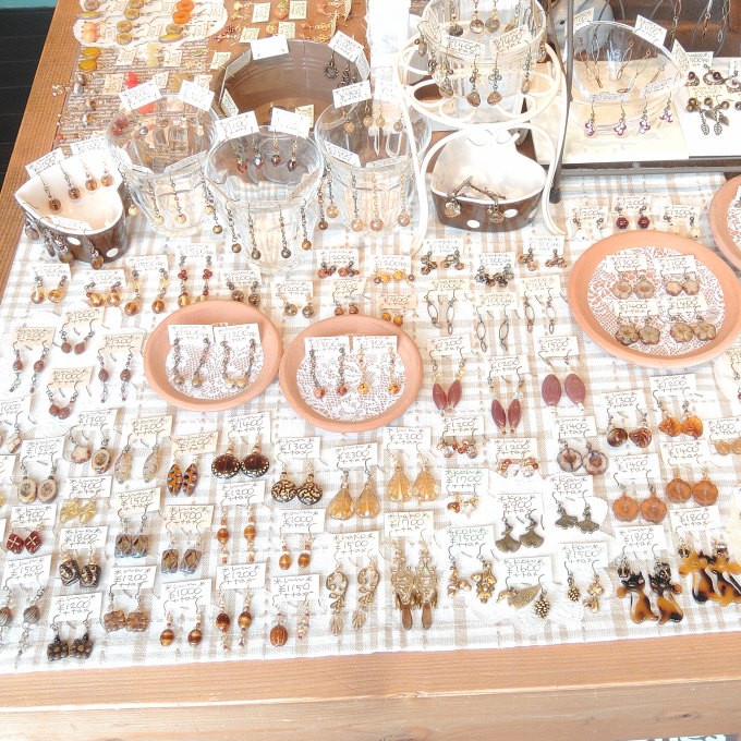 display '25年10月 (1)